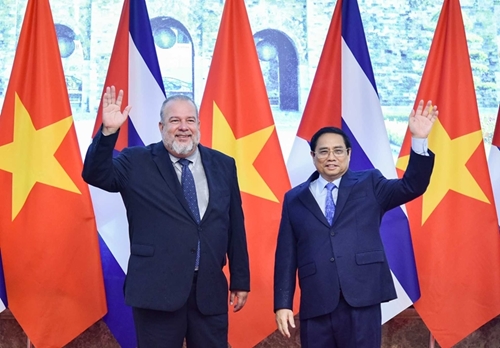 Nâng tầm quan hệ chính trị tốt đẹp hai nước Việt Nam - Cuba