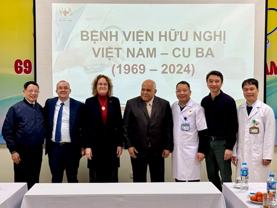 Đại sứ Cuba tại Việt Nam đến thăm và làm việc tại Bệnh viện Hữu nghị Việt Nam - Cuba