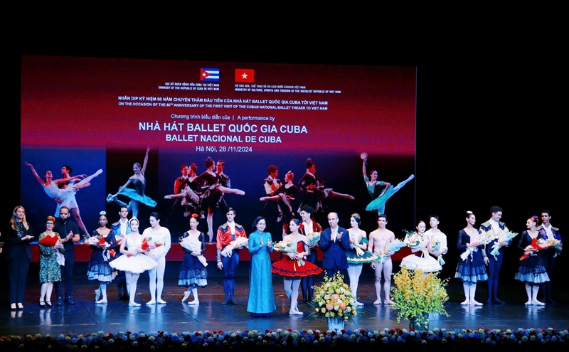 Tổng Bí thư Tô Lâm dự chương trình biểu diễn của Đoàn Nhà hát Ballet Quốc gia Cuba