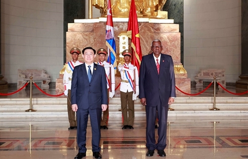 Éxito de la visita del presidente del Parlamento vietnamita a Cuba